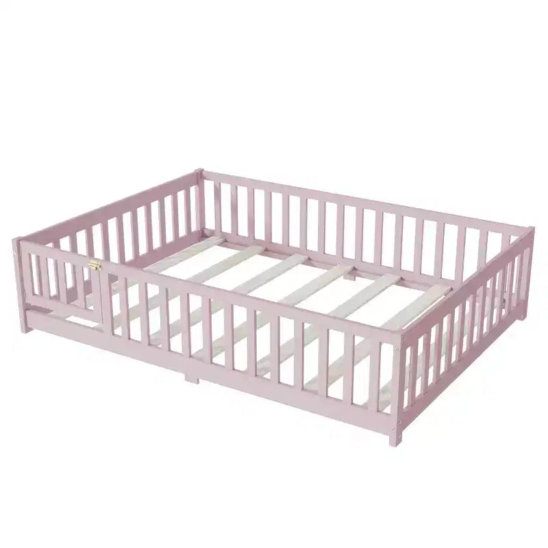 Letto completo a pavimento con recinzione e porta, sponde in legno di gomma rosa