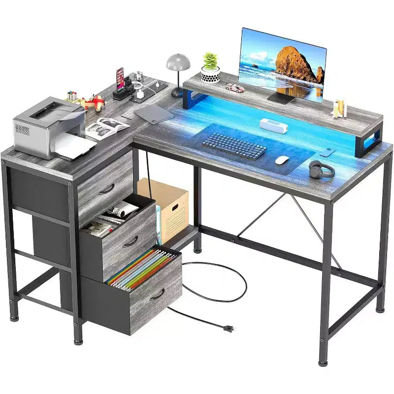 Scrivania Gaming a L con Luci LED, Prese di Corrente, Cassetti e Ripiani, Scrivania ad Angolo per Ufficio Domestico, Nero