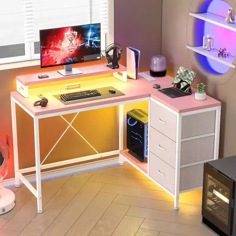 Scrivania Gaming a L con Luci LED, Prese di Corrente, Cassetti e Ripiani, Scrivania ad Angolo per Ufficio Domestico, Nero