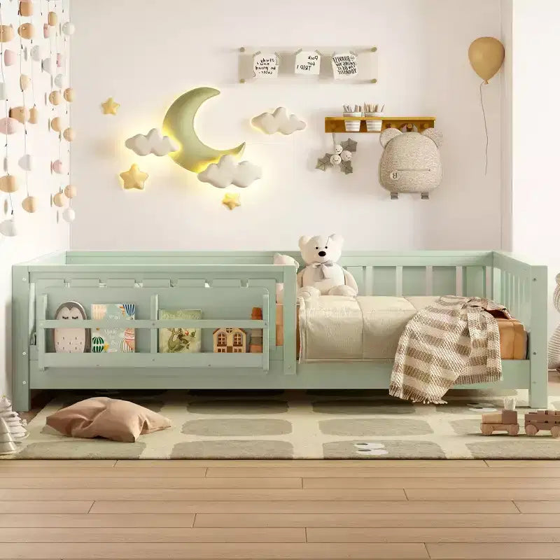 Letto a Pavimento Doppio con Libreria Integrata e Sponda di Sicurezza, Struttura del Letto a Pavimento per Bambini in Legno di Pino, Nessuna Rete a Molle Necessaria, Verde Avocado